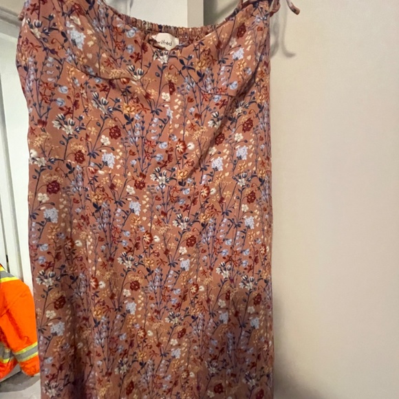 Summer dresses - Picture 3 of 4